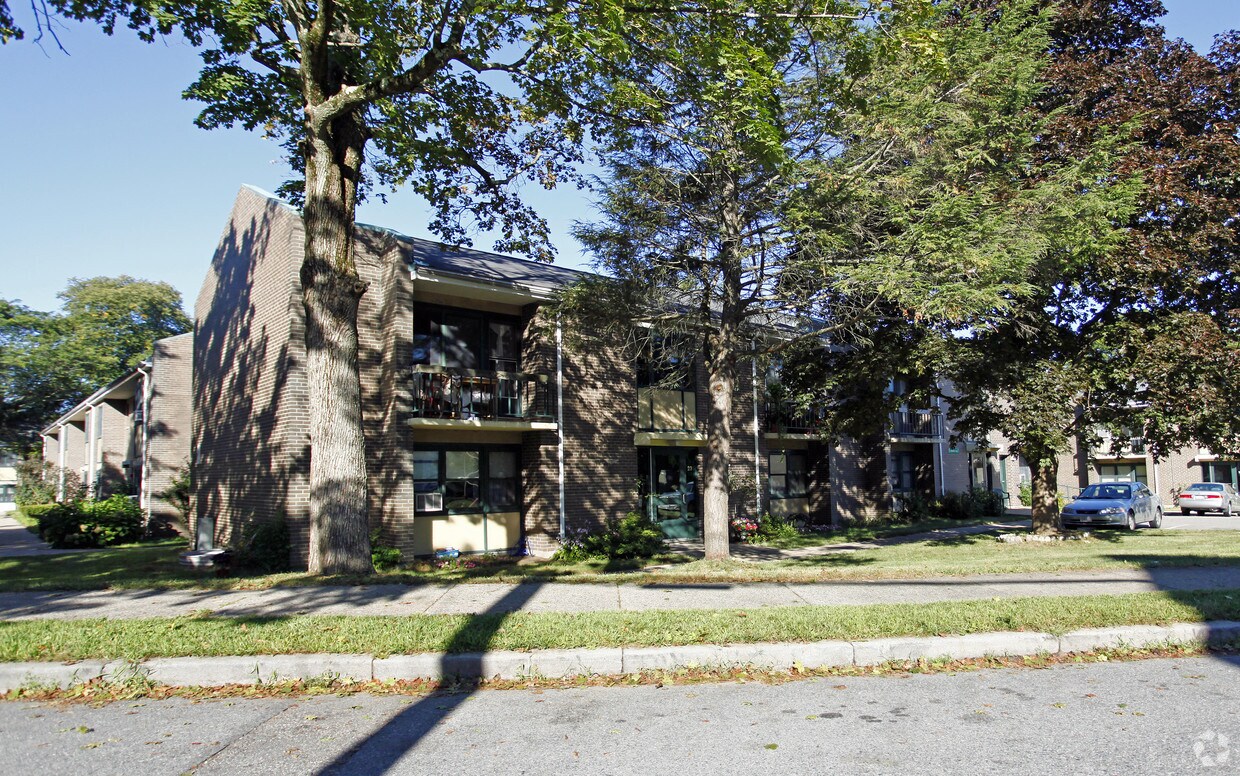 Building Photo - 674-690 Watertown St