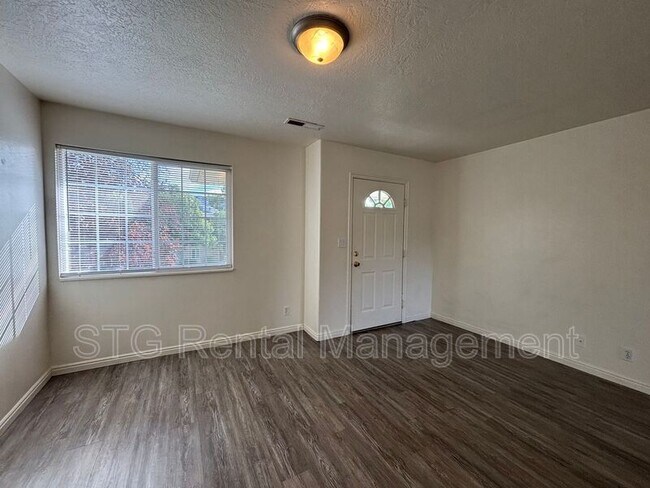 Building Photo - 154 E 100 N
