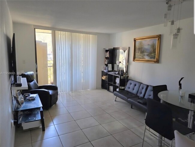 Foto del edificio - 14221 N Kendall Dr