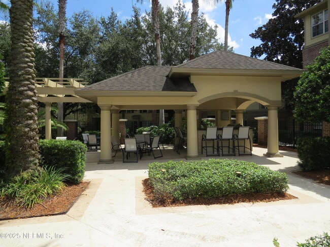 Building Photo - 7800 Point Meadows Dr