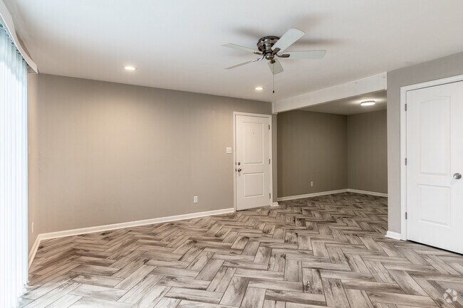 2 habitaciones, 2 baños - 1050 pies cuadrados - Sala de estar - Westgate Village Apartments