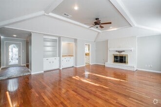 Building Photo - 19 Lancelot Ln