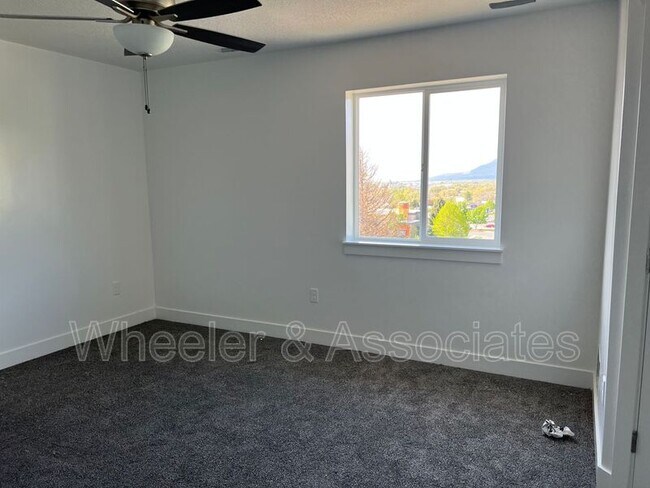 Building Photo - 308 38th St
