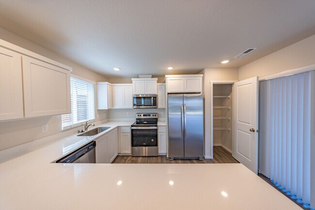 Foto del edificio - 3 bedroom home in Ridgefield w/ AC - Built in 2024