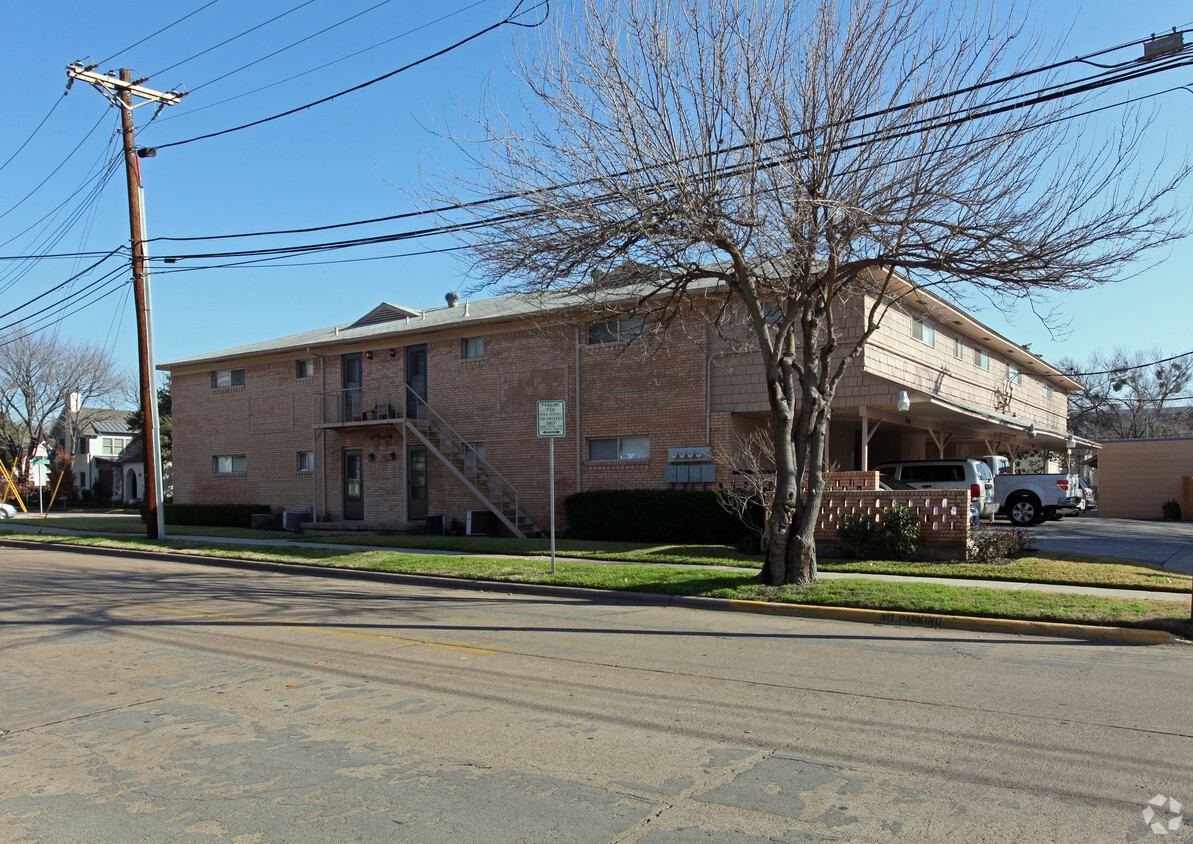 Building Photo - Parkwood Terrace