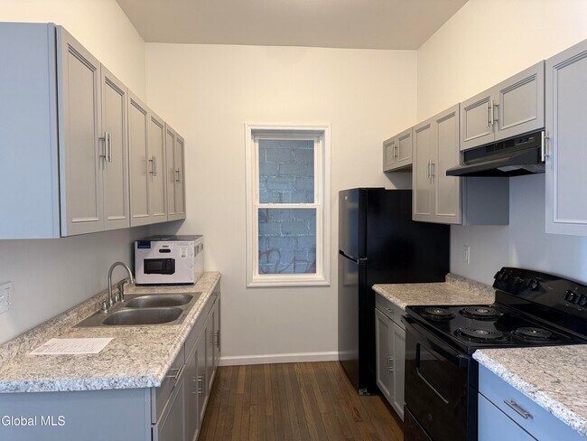 Foto del edificio - 346 Madison Ave