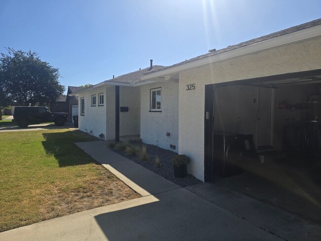 Beautifully Remodeled 3-Bed, 2-Bath Home i... - Beautifully Remodeled 3-Bed, 2-Bath Home i...