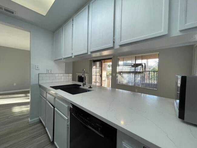 Foto del edificio - Located in the charming city of San Marcos This 2 bedroom 2 bathroom available on June