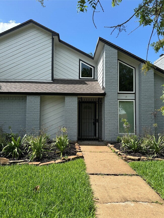 Foto del edificio - 2283 Woodland Springs St