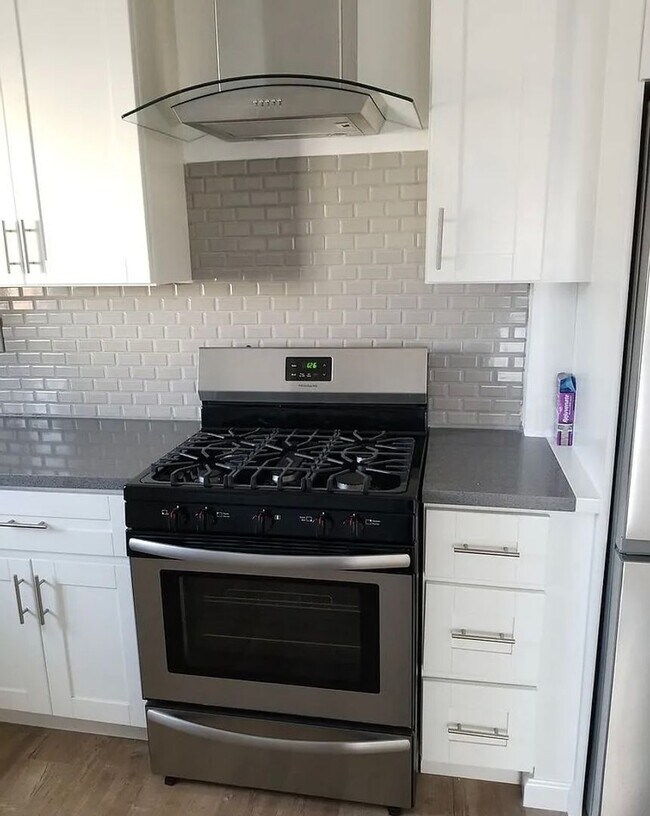 Foto del edificio - 3300-3306 Pomeroy Ave