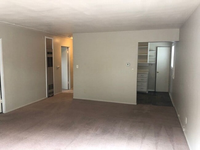 Building Photo - 3105 1/2-3105 Eastlake Ave E