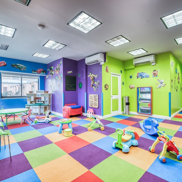 Foto del edificio - 218 E 95th St