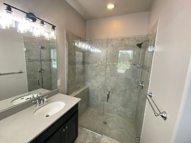 Foto del edificio - WINDERMERE TRAILS - 3BR/2.5BA PLUS DEN - WALK TO THE PARK