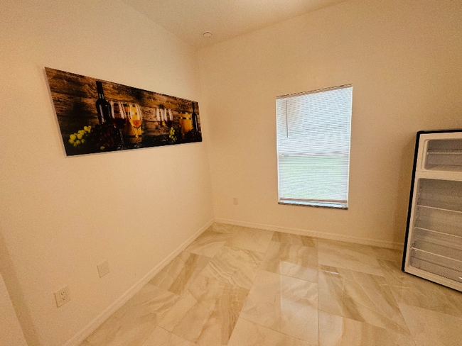 Building Photo - 815 Wells Ave