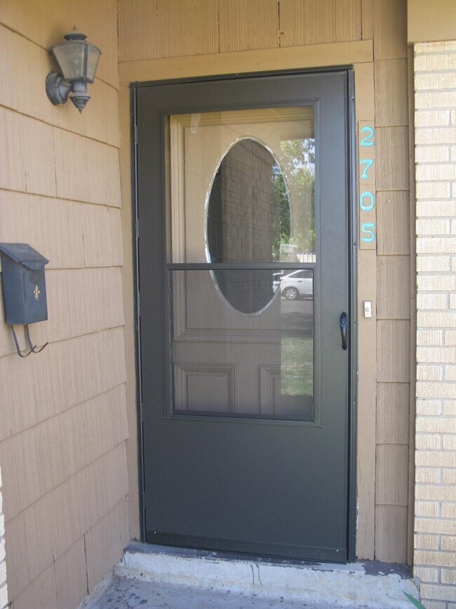 Building Photo - 2705 Bagley Ave
