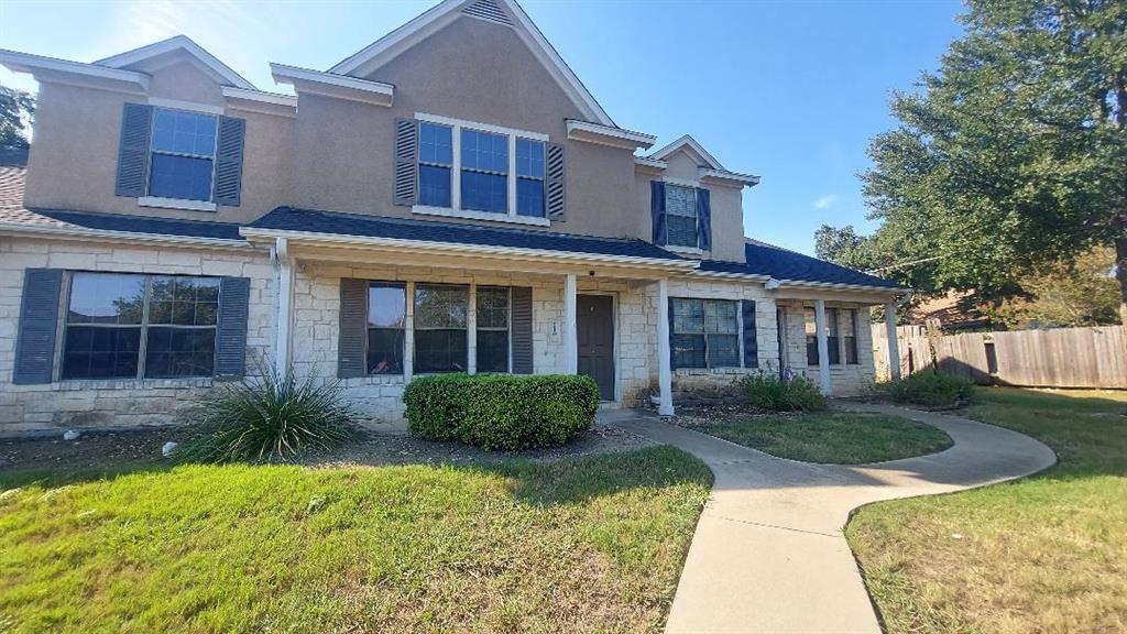 Foto principal - 401 Buttercup Creek Blvd