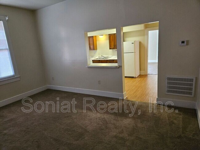 Building Photo - 110 S Pierce St