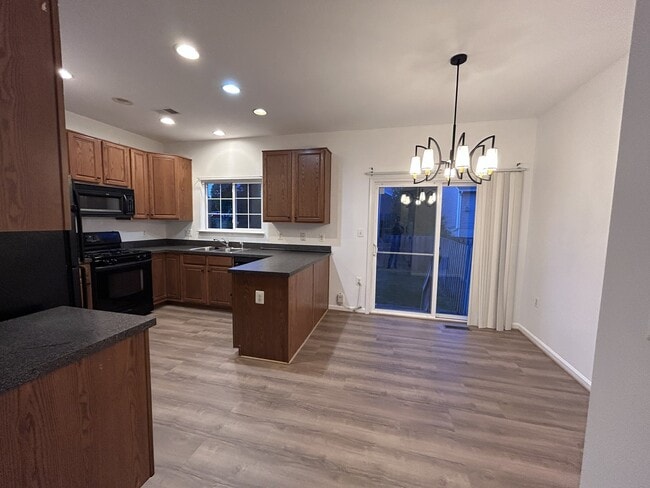 Foto del edificio - 1057 Lake Pelham Dr