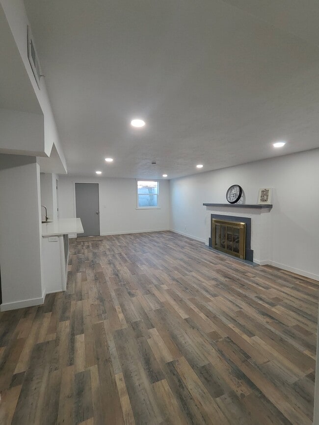 Building Photo - 8 N 100 E