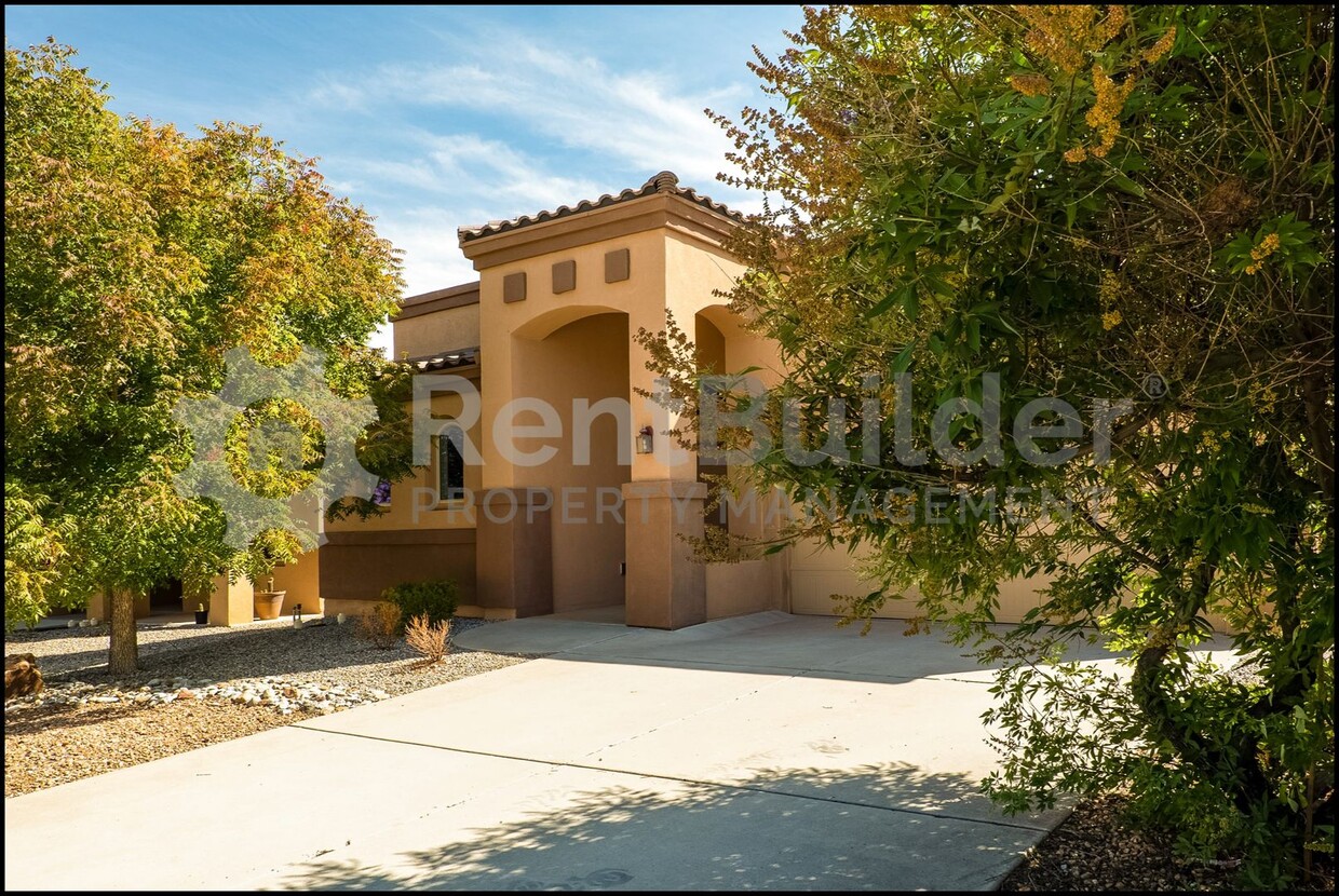 Foto principal - ***REDUCED JUST IN TIME FOR SPRING***