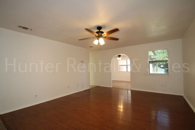 Foto del edificio - Bright and Open 3 Bedroom Home in Cove!