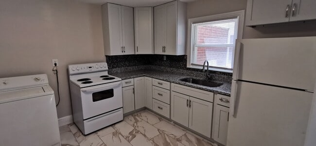 Building Photo - 514 Porter St
