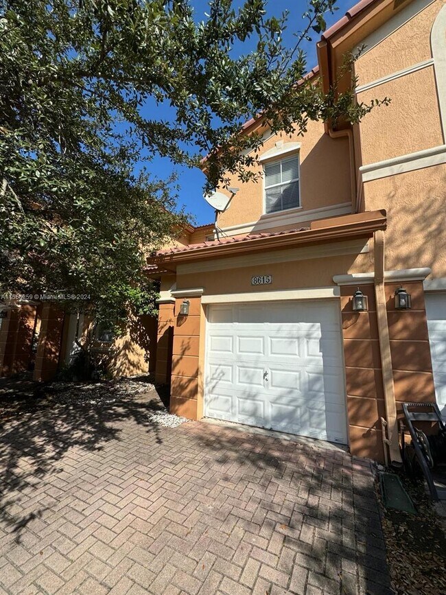 Foto del edificio - 8615 NW 112th Path