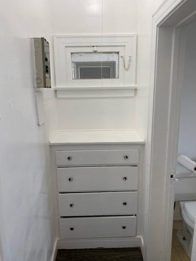 Building Photo - 316 S Berendo St