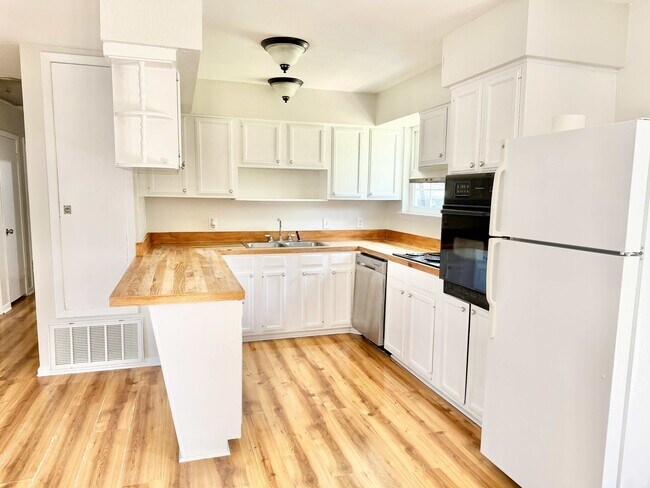 Foto del edificio - 6937 N Rothmer Dr