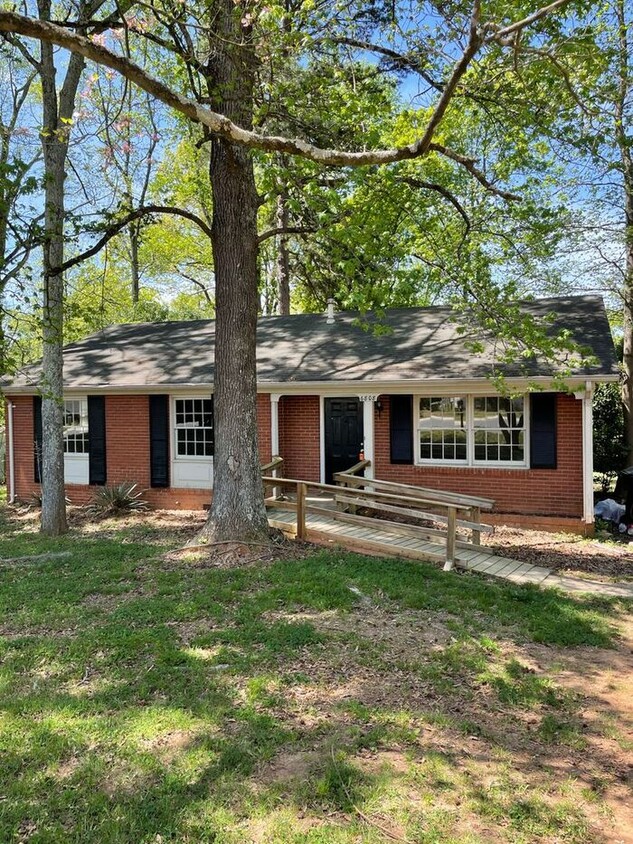 Primary Photo - Great Ranch House