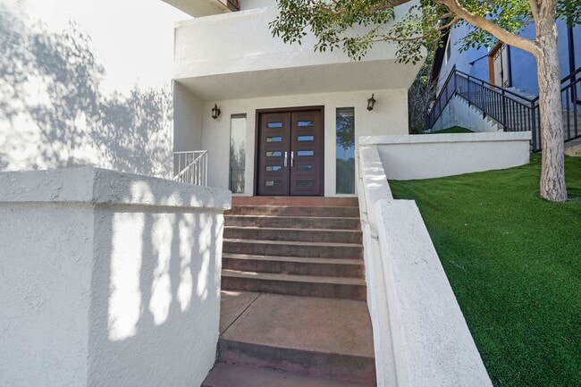 Building Photo - Experience Modern Luxury in this Stunning 4-Bedroom Smart Home in the Heart of 90027