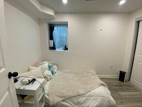 Building Photo - 1327 Belmont St NW