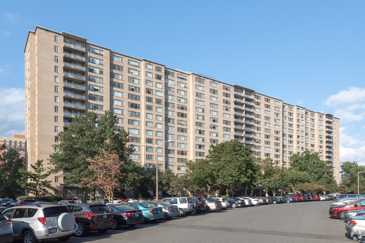 Primary Photo - Monticello at Southern Towers