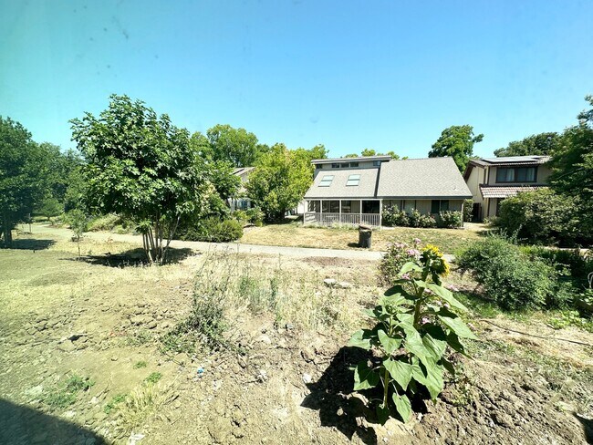Foto del edificio - 2433 Creekhollow Ln