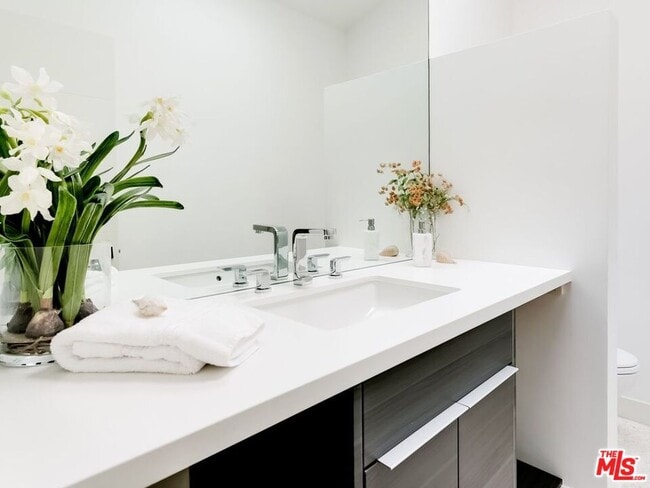 Foto del edificio - 5470 Katherine Ave