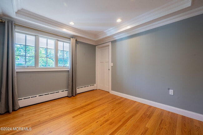 Building Photo - 14 E River Rd