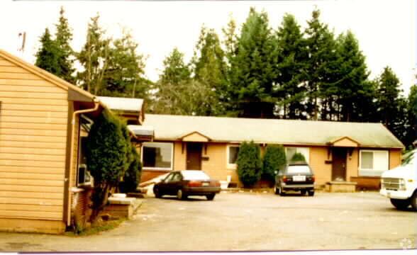 Primary Photo - 4140 NE Cully Blvd