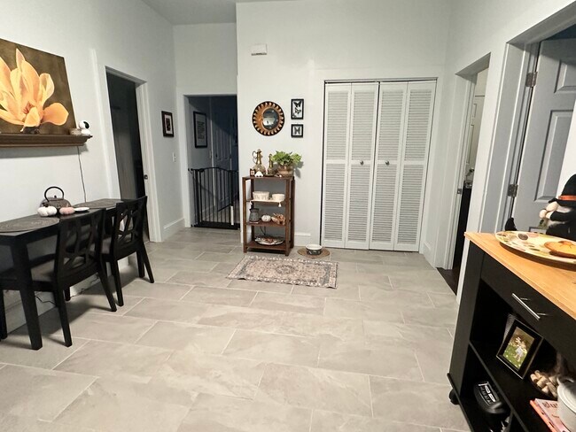 Foto del edificio - 85 Leonard Ave