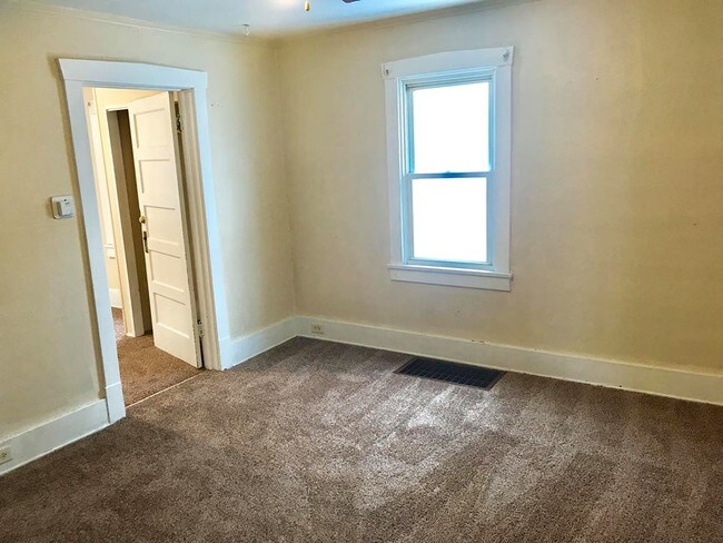 Foto del edificio - 909 W McClure Ave