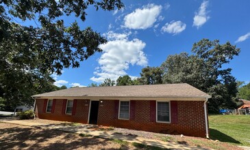 Building Photo - 915 Grand Arbre Dr