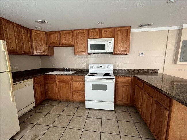 Foto del edificio - 1564 N Tremain St