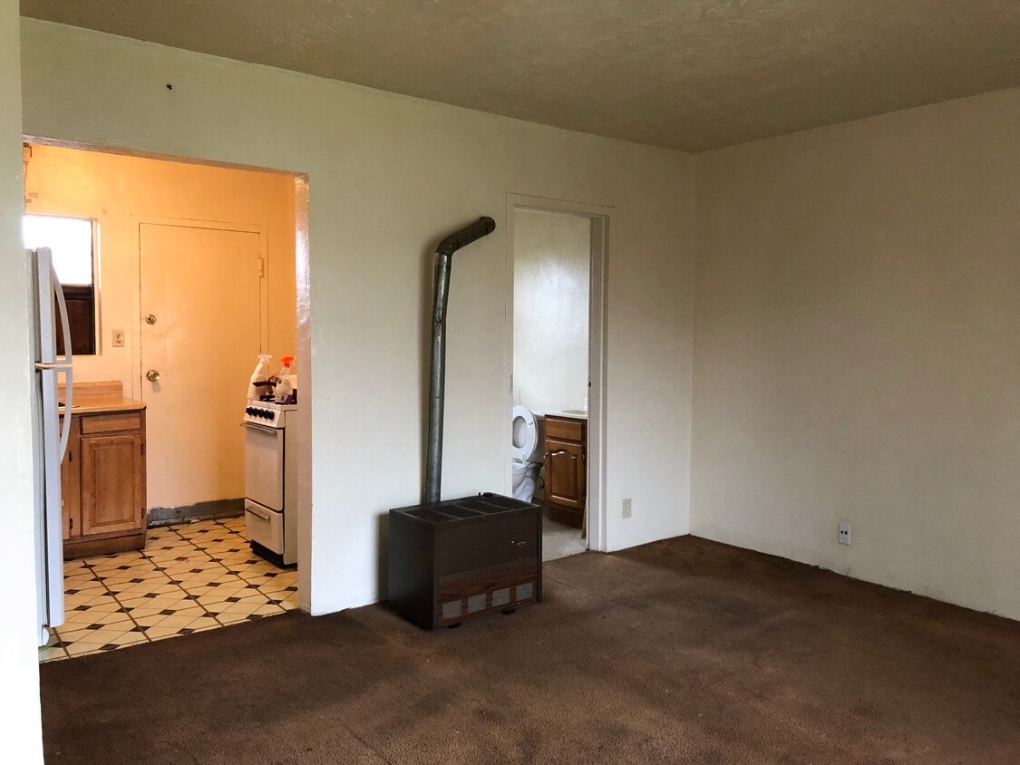 Primary Photo - 725 W Oak St