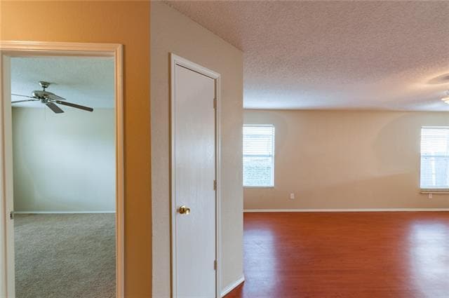 Foto del edificio - 2324 Maple Dr