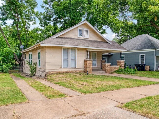 Foto del edificio - 533 E Woodard St