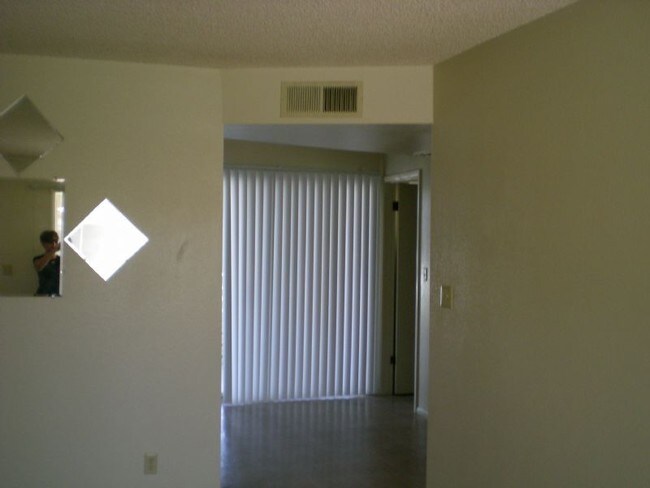 Foto del edificio - 5928 E Albany St