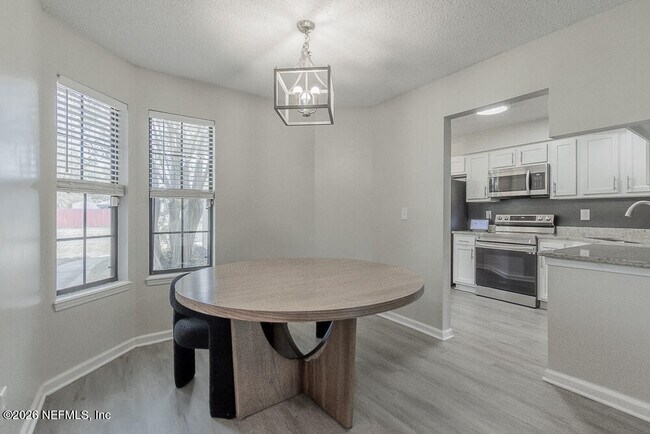 Foto del edificio - 8755 Huntington Woods Cir N