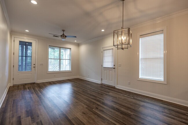 Building Photo - New special for move in!