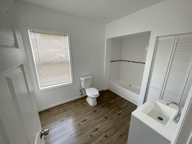 Building Photo - 1222 6th Ave