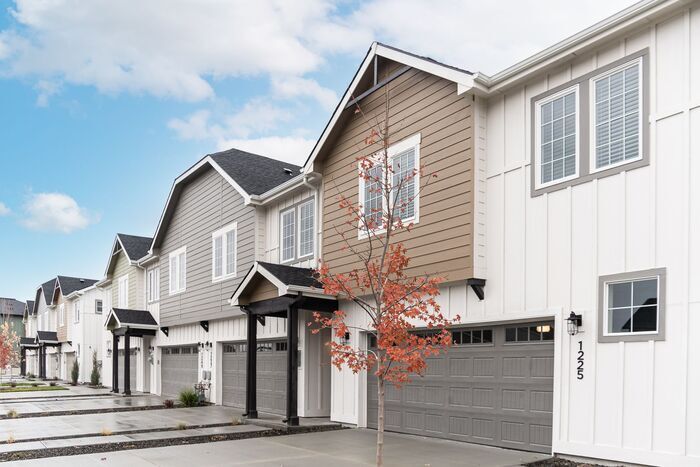 Foto principal - Townhomes at Bent Rock