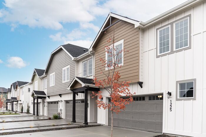 Primary Photo - Townhomes at Bent Rock